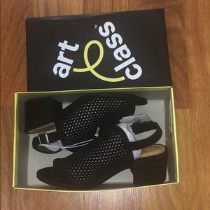 Target Art Class Aspin girls shoes size 2 NWT